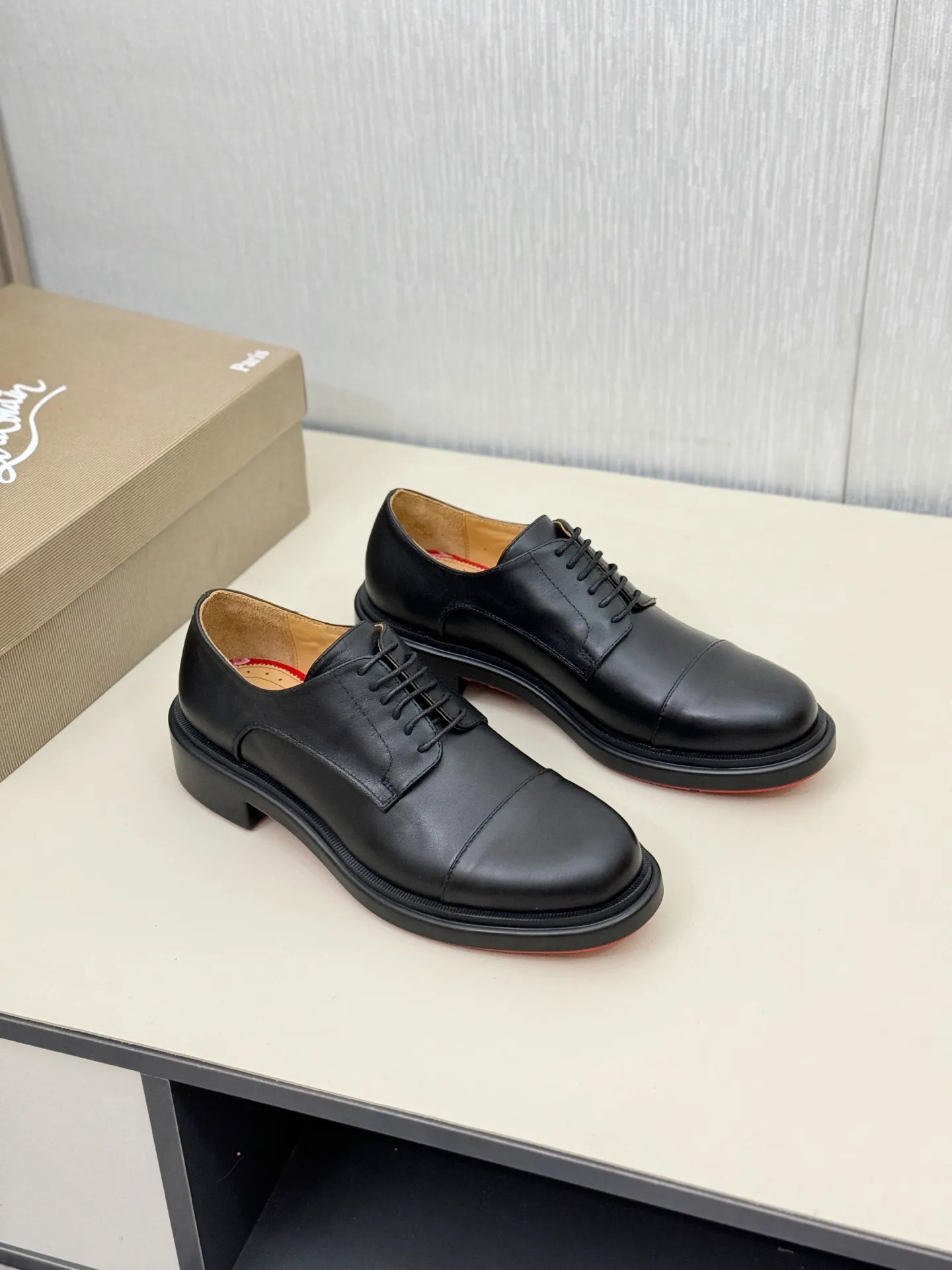 [CL～High-end men's red-soled shoes] Top P: 840💰. Size: 39-44 (38.45.46 can be customized) 🆑Top original order purchasing agent Imported open-edge bead fabric, the lining is made of water-dyed cowhide🉑️ Imported TPU rubber sole, wear-resistant and non-slip, full of European style.
